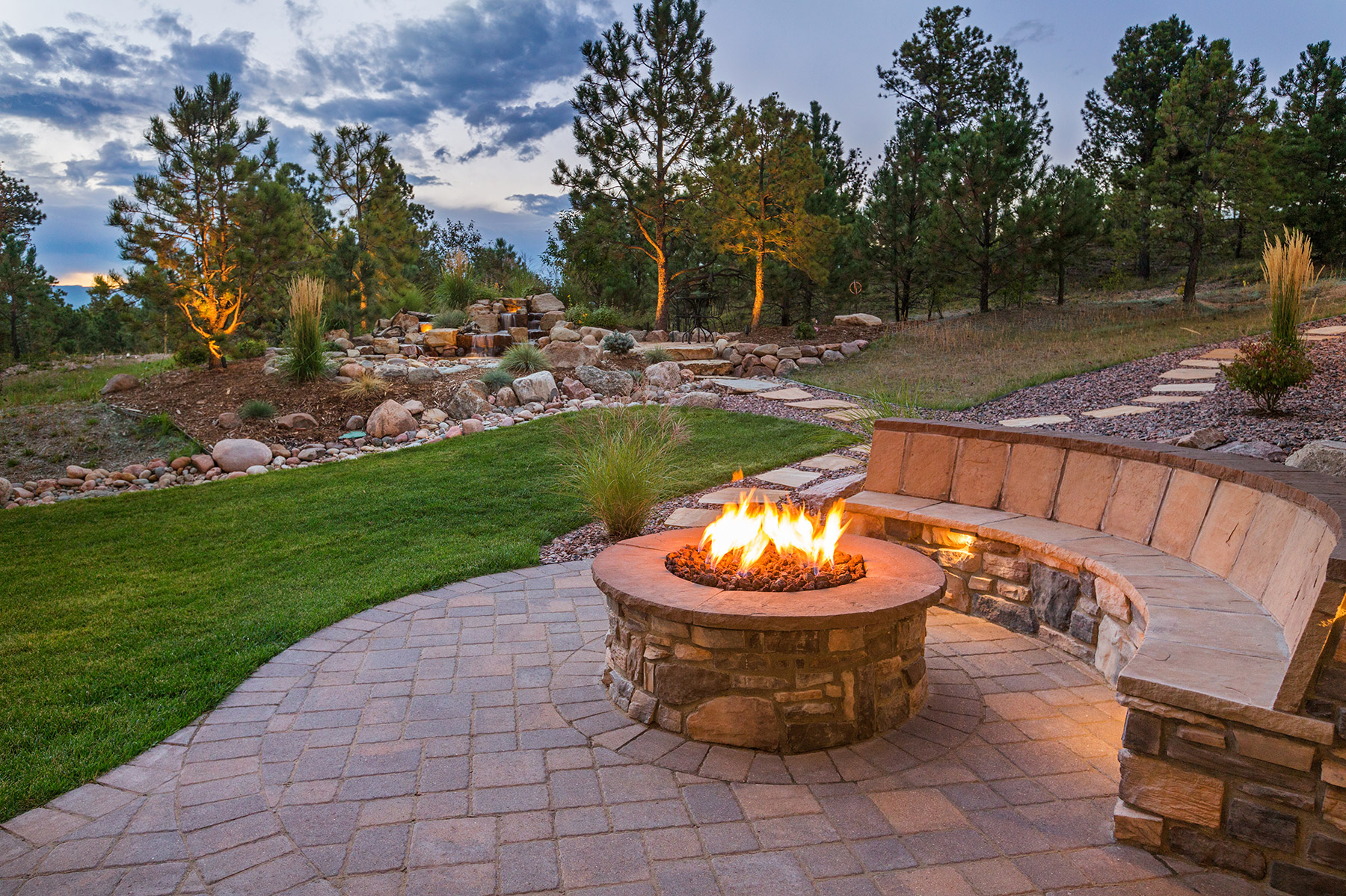 Outdoor propane gas firepit